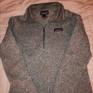 grey patagonia pull over!!